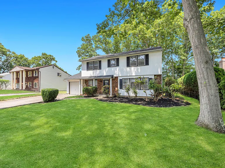 39 Pinewood Dr — Photo 2