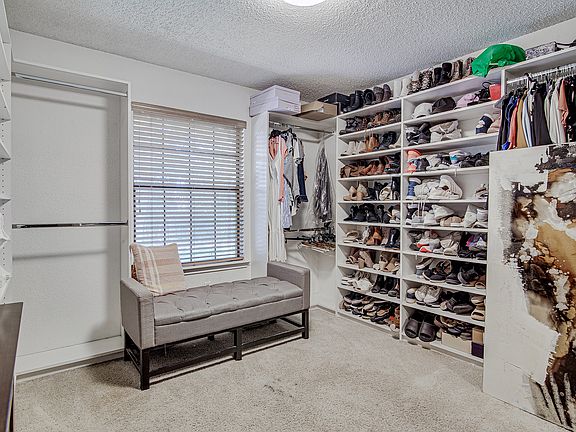 5th image of 6112 Farmingdale Dr
