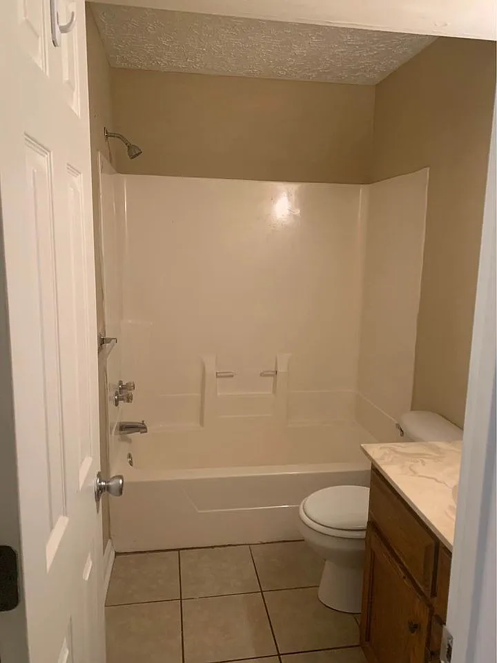 239 Wayne Dr — Photo 1