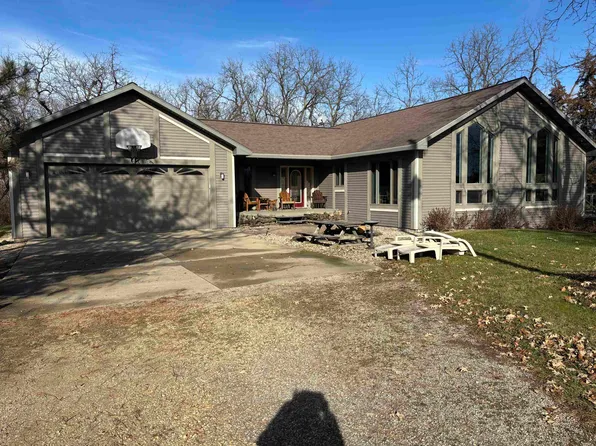8675 Philippine Rd, South Wayne, WI 53587