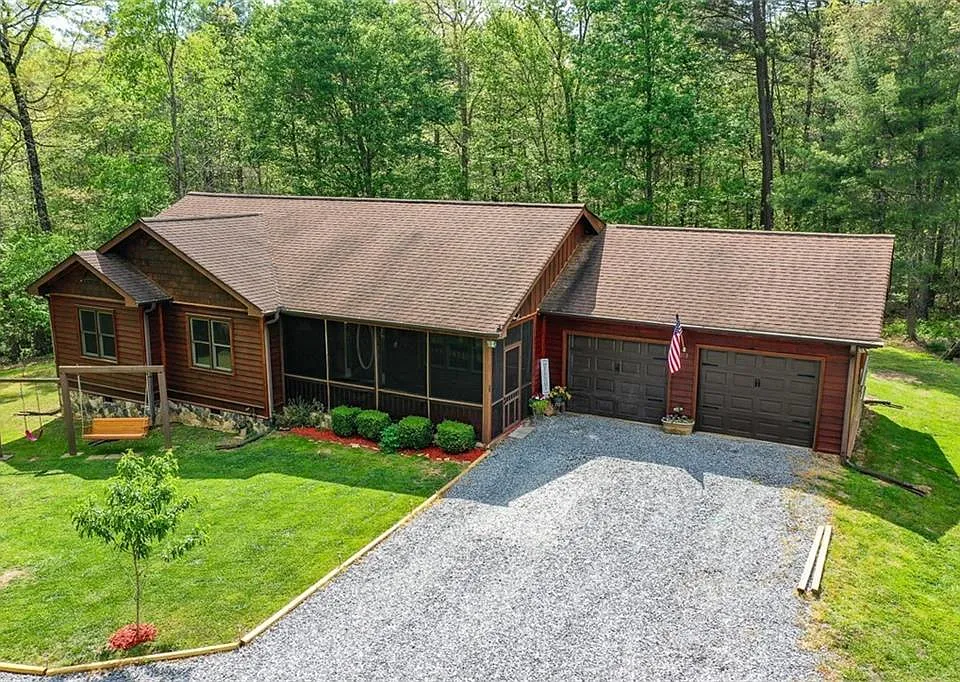 303 Pine Ln