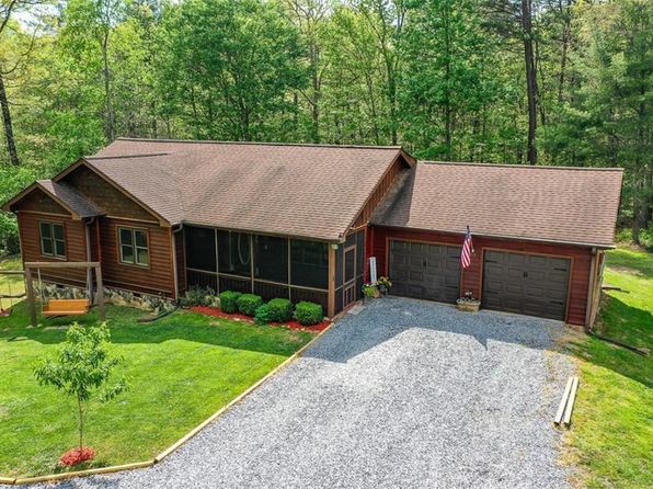 303 Pine Ln