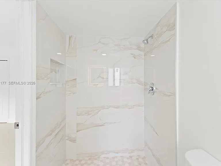319 NE 14th Ave #201 — Photo 14