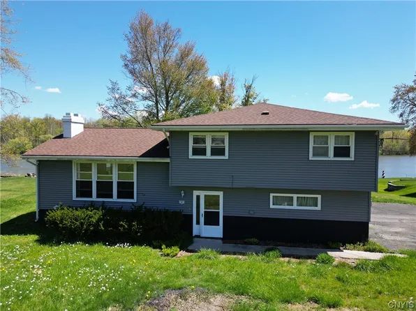 4 Pendergast Rd, Phoenix, NY 13135