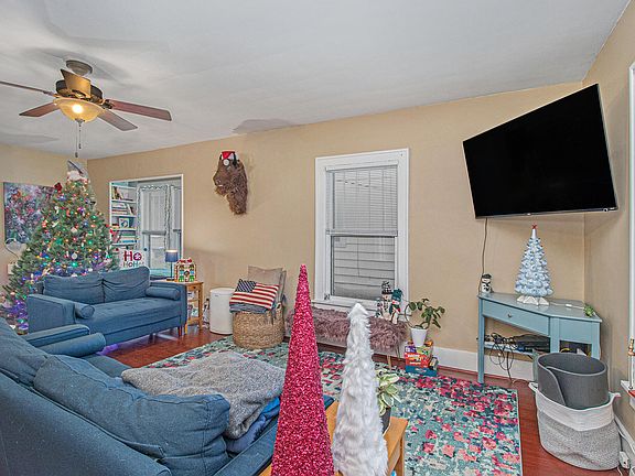 3rd image of 913 Dayton Ave
