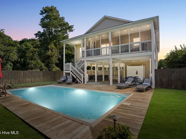 115 NW 9th Street, Oak Island, NC 28465