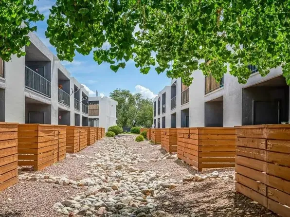 Peaks at Los Ranchos