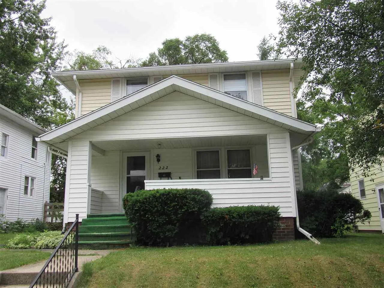 222 E Victoria St photo 1