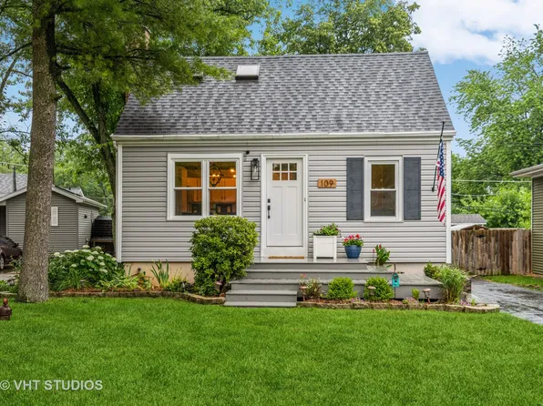 26W109 Mayflower Pl, Wheaton, IL 60187