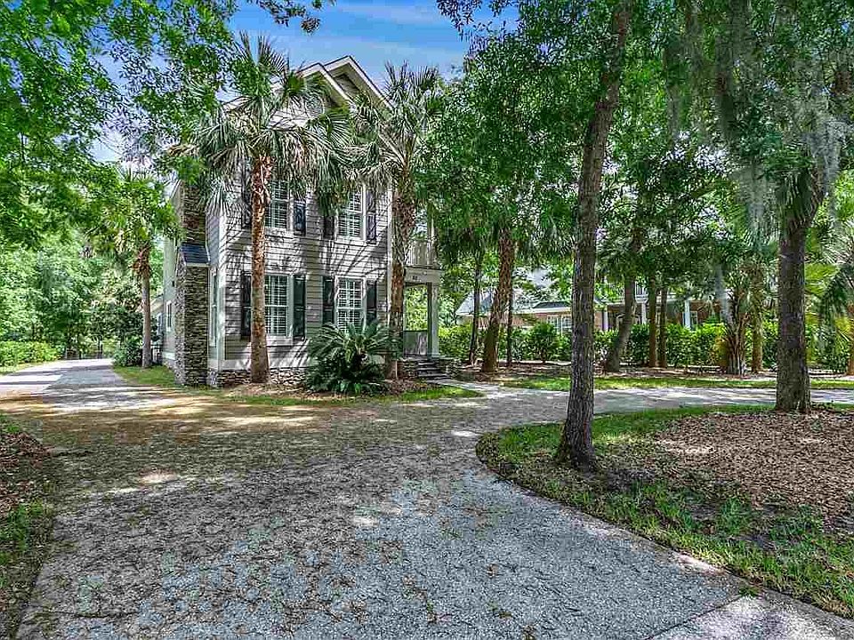 2nd image of 80 Commons Ct