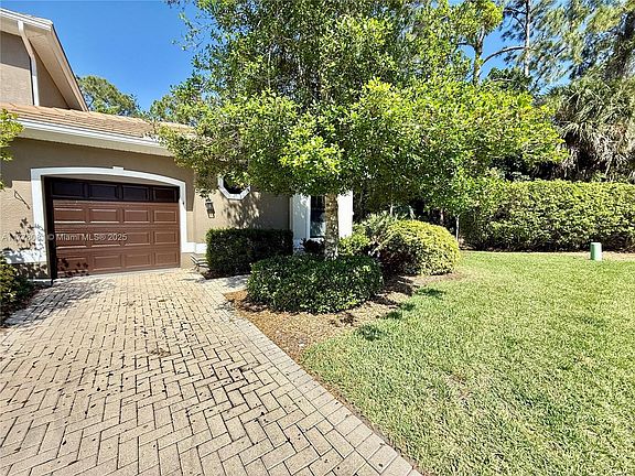 2nd image of 7550 Meadow Lakes Dr APT 4704