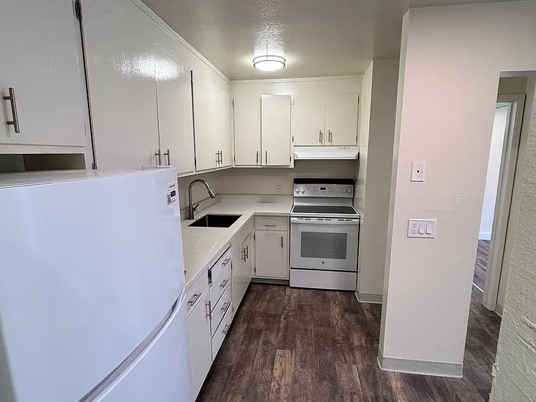 532 Bancroft Avenue — Photo 3