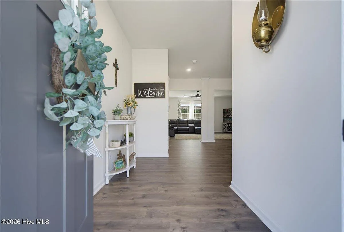 4 bed, 3.5 bath, 3108 sqft, $2,750 — Photo 4
