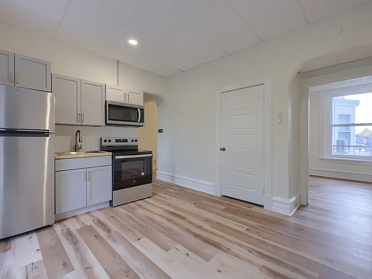 536 W James St #3 — Photo 3