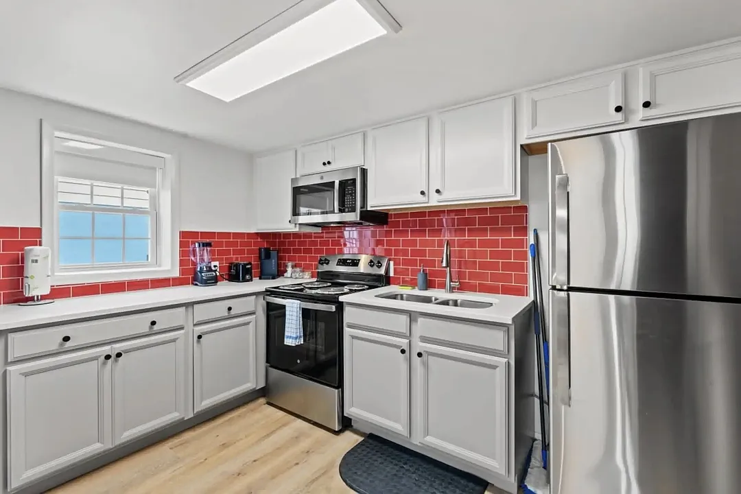 2 bed, $1,800 — Photo 1