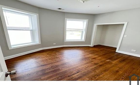 5th image of 437 W Marquette Rd #2