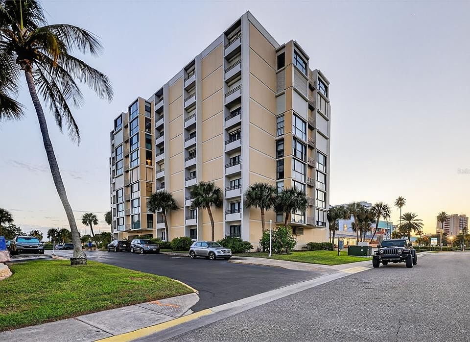 1st image of 800 S GULFVIEW BOULEVARD #806