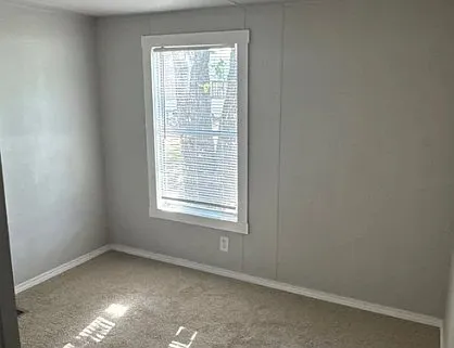 712 Rogers Ct — Photo 2