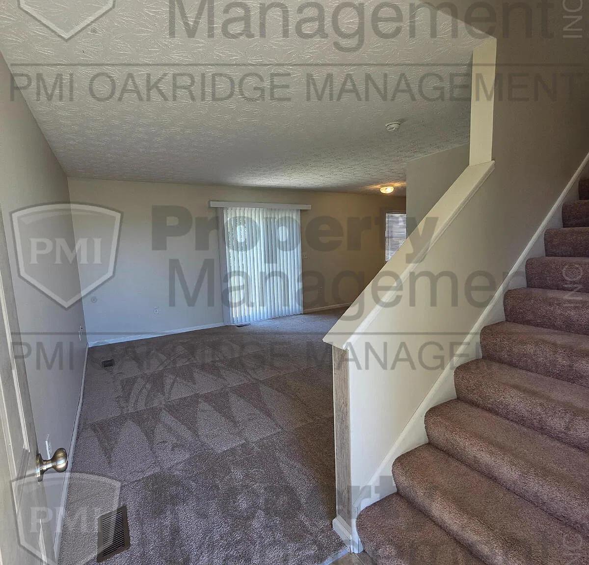 2 bed, 1.5 bath, 945 sqft, $1,295 — Photo 2