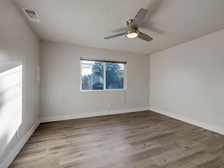 1500 Sheridan Ave — Photo 7