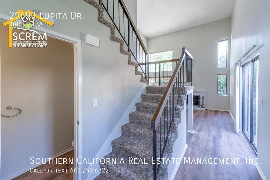 Three Bedroom Attached Two Story Home in Valencia — Photo 3