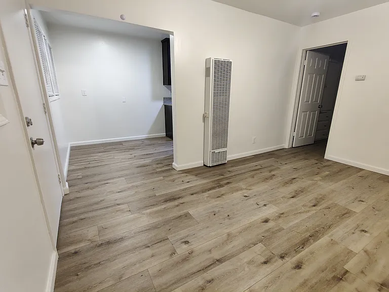 1/2 Poplar Ave — Photo 1