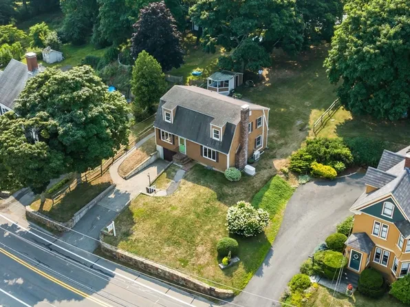 11 Eastern Ave, Essex, MA 01929
