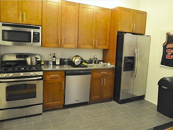 4th image of 165 W 26th St APT 3E