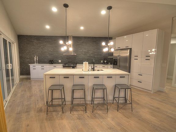 5th image of 44556 San Pascual Ave