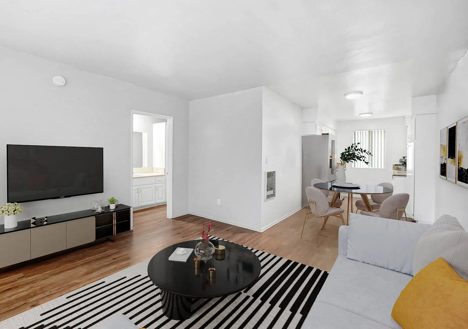 Sherman Plaza Apartments — Photo 2