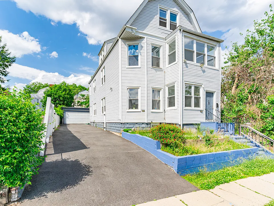 10 Charles St #2