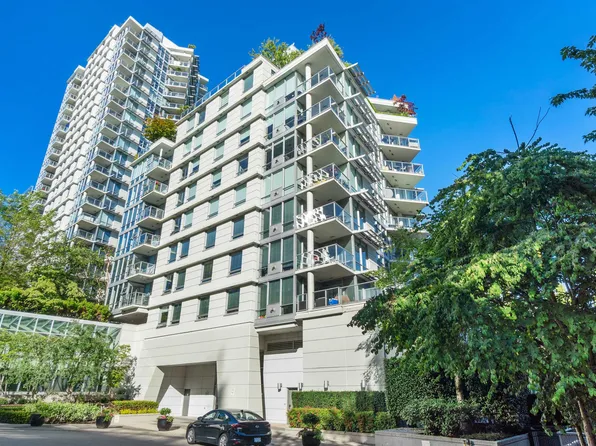 633 Kinghorne Mews #906, Vancouver, BC V6Z 3H3