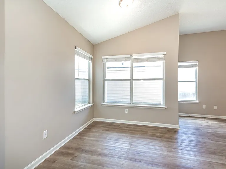 309 Carriann Cove Trl W — Photo 6
