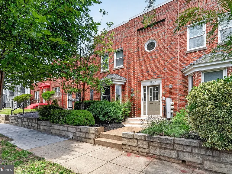 1836 Independence Ave SE #3 — Photo 3