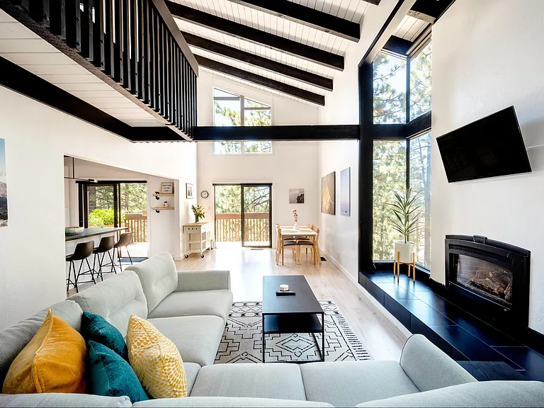 14 Chalet Ct — Photo 2