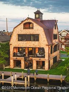 5 bed, 5.5 bath, 3877 sqft, $60,000 — Photo 2