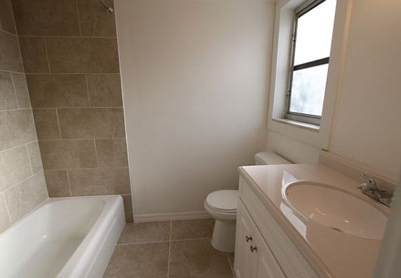 4th image of 300 35th Ave N #F23