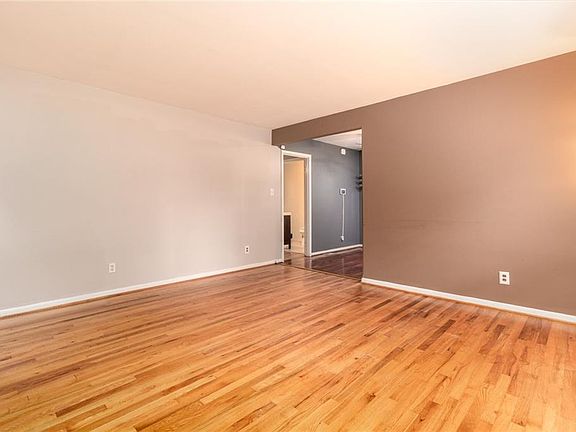 4th image of 2012 Urban Dr