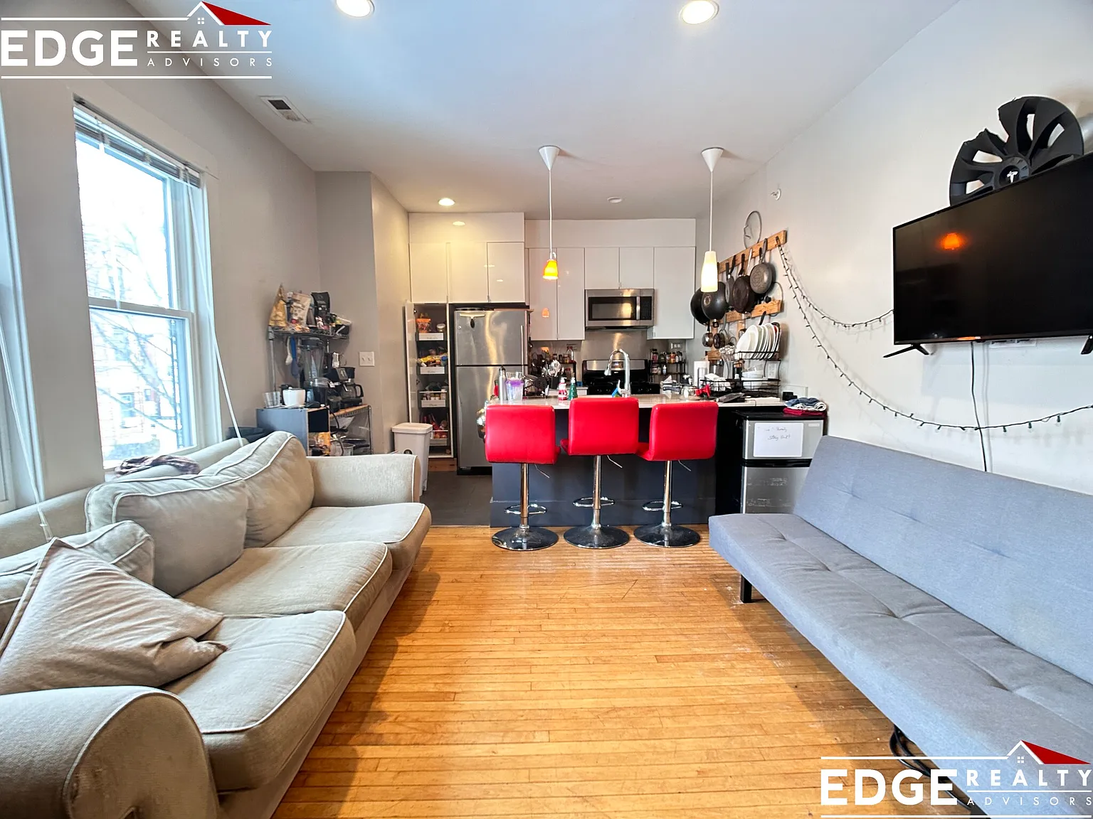 5 bed, 2000 sqft, $6,000 — Photo 2