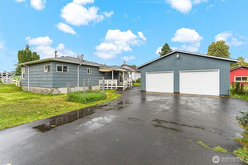 3rd image of 334 ROAKE Avenue