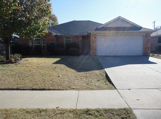 318 Sagebrush Ln, Waxahachie, TX 75165