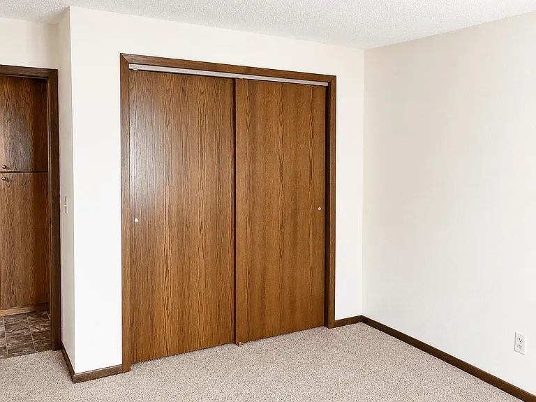 300 Highland Ct — Photo 7