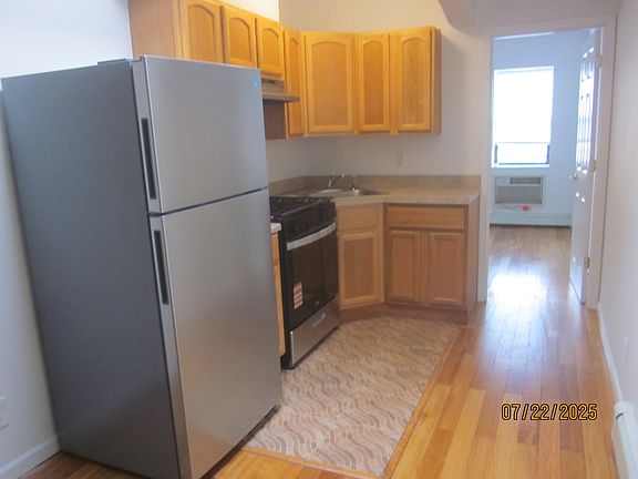 2nd image of 140 Richardson St #3