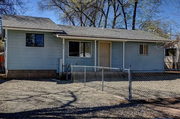 806 Campbell St — Photo 1