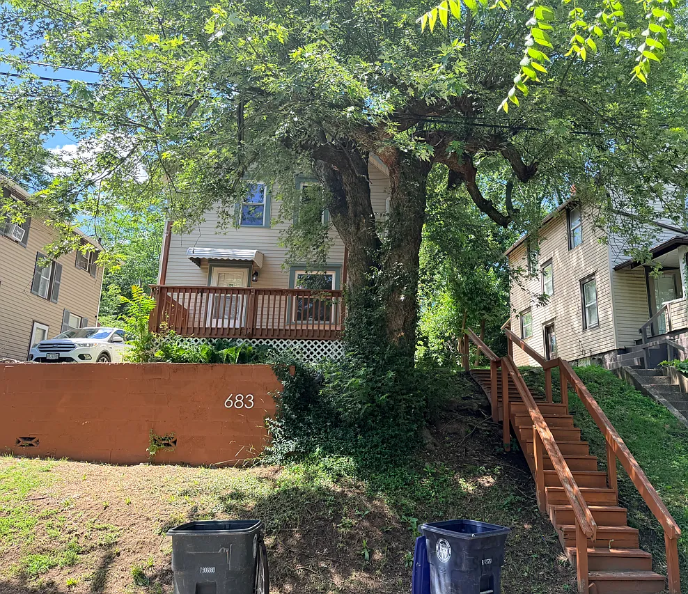 3 bed, 1220 sqft, $1,250 — Photo 1
