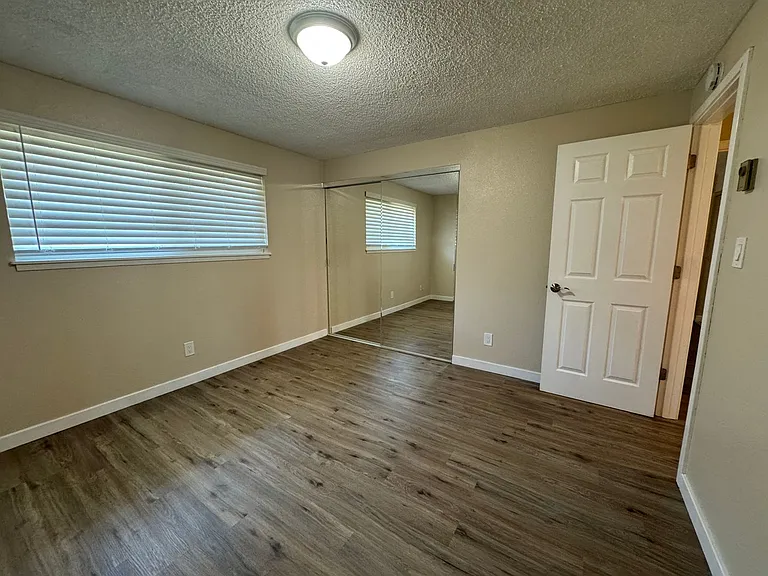 885 NE Sunset St #6 — Photo 12