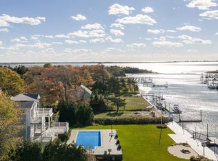 20 Penny Ln, Hampton Bays, NY 11946