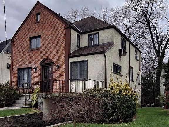 3rd image of 150 Parkway S