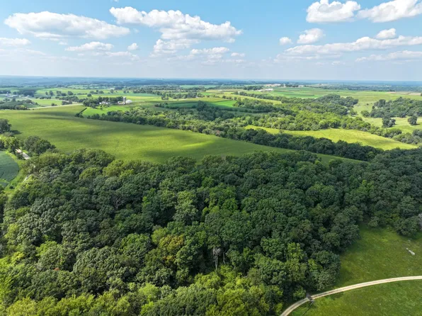 8.25 M/l Acres Spring Valley, Road Highland, WI 53543