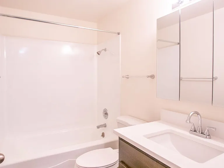 Barclay Square Where Convenience Meets Community Up to 1-Month Free! — Photo 13